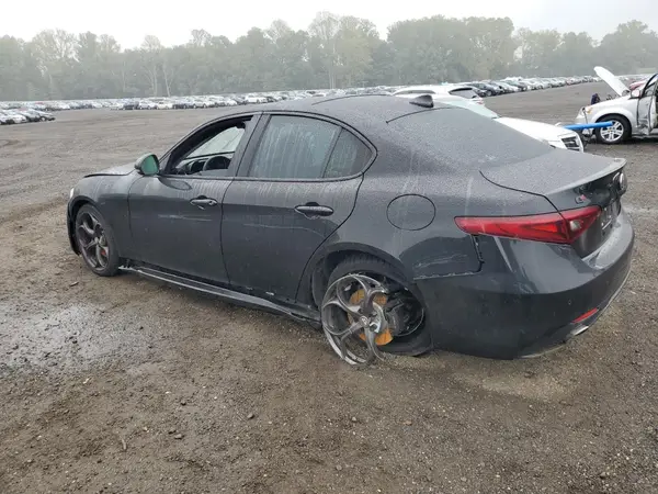 ZARFAEEN9J7597379 2018 ALFA ROMEO GIULIA - Image 2