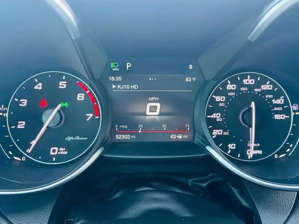ZARFAEENXH7532034 2017 ALFA ROMEO GIULIA - Image 8