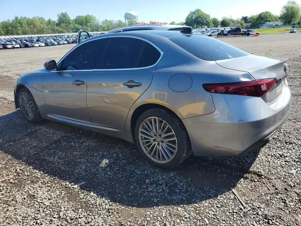 ZARFAEENXH7539579 2017 ALFA ROMEO GIULIA - Image 2