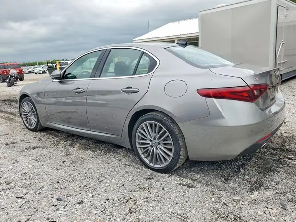 ZARFAEENXH7541901 2017 ALFA ROMEO GIULIA - Image 2