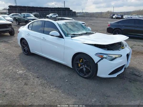 ZARFAEENXH7560223 2017 ALFA ROMEO GIULIA - Image 1