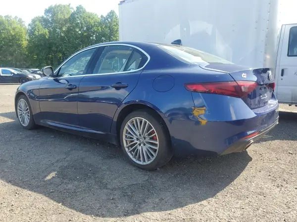 ZARFAEENXH7560349 2017 ALFA ROMEO GIULIA - Image 2