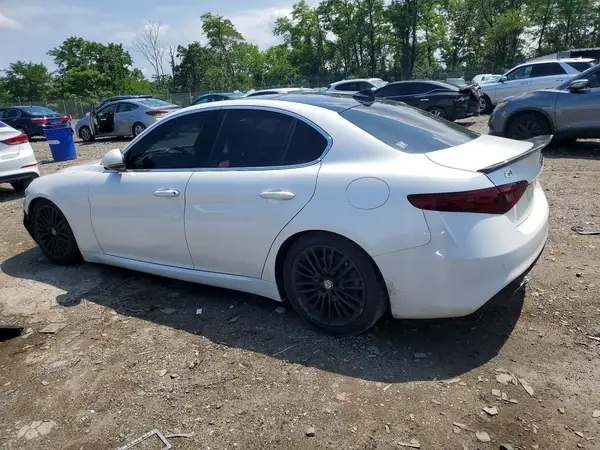ZARFAEENXH7561937 2017 ALFA ROMEO GIULIA - Image 2
