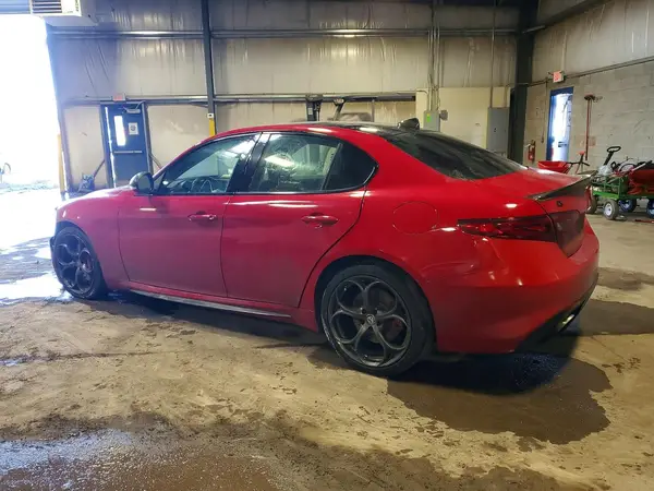 ZARFAEENXJ7567615 2018 ALFA ROMEO GIULIA - Image 2