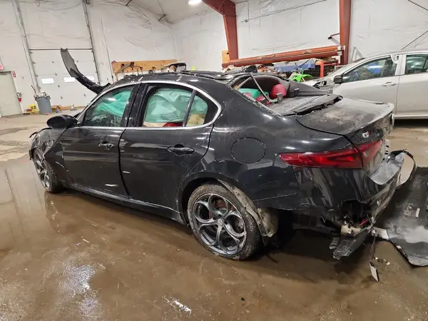 ZARFAEENXJ7572040 2018 ALFA ROMEO GIULIA - Image 2