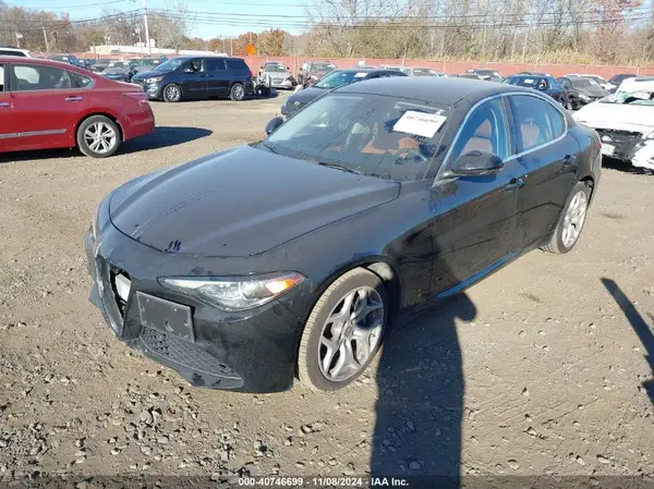 ZARFAEENXJ7578615 2018 ALFA ROMEO GIULIA - Image 2