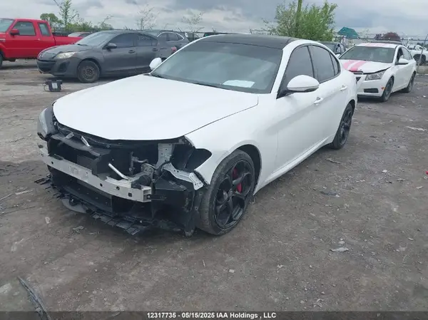 ZARFAEENXJ7580235 2018 ALFA ROMEO GIULIA - Image 2