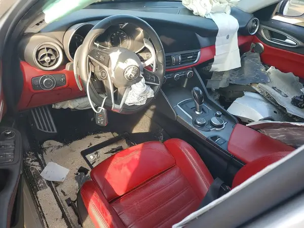 ZARFAEENXJ7593695 2018 ALFA ROMEO GIULIA - Image 8