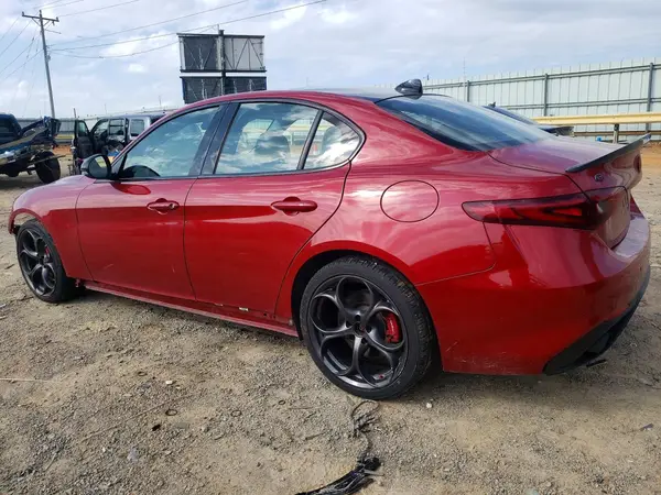 ZARFAEENXJ7597732 2018 ALFA ROMEO GIULIA - Image 2