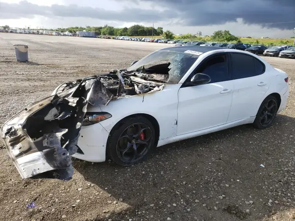 ZARFAEENXJ7599979 2018 ALFA ROMEO GIULIA