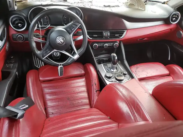 ZARFAEENXJ7599979 2018 ALFA ROMEO GIULIA - Image 8