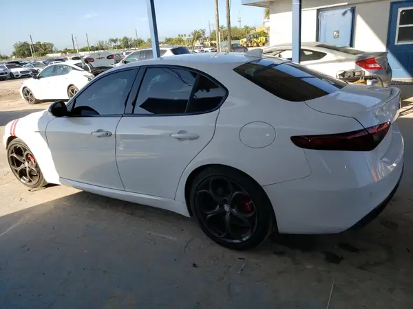 ZARFAMAN0K7604494 2019 ALFA ROMEO GIULIA - Image 2