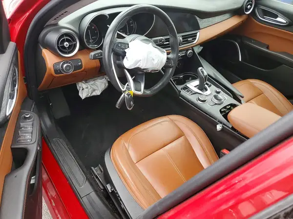 ZARFAMAN0M7639930 2021 ALFA ROMEO GIULIA - Image 8