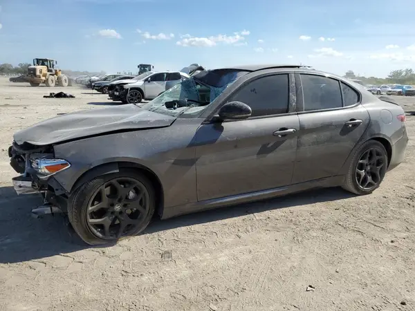ZARFAMAN0M7645906 2021 ALFA ROMEO GIULIA - Image 1