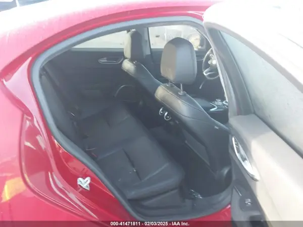 ZARFAMAN0M7646036 2021 ALFA ROMEO GIULIA - Image 8