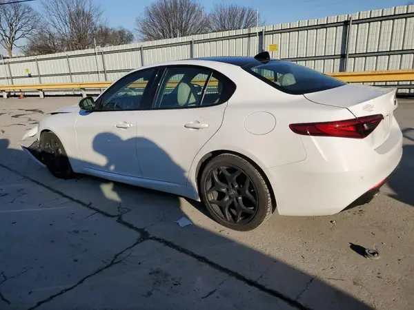 ZARFAMAN0M7647011 2021 ALFA ROMEO GIULIA - Image 2