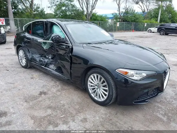 ZARFAMAN0M7648062 2021 ALFA ROMEO GIULIA