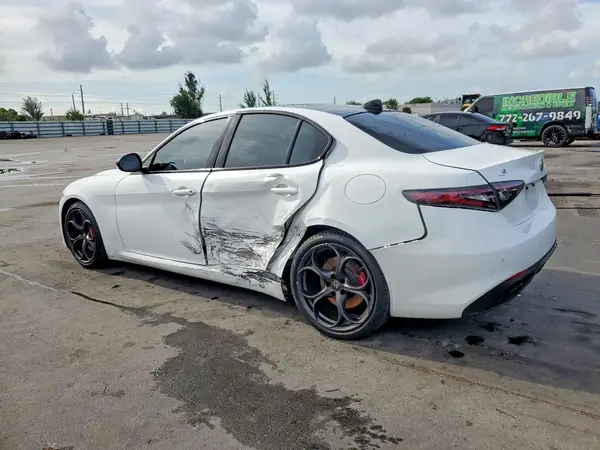 ZARFAMAN1S7690124 2025 ALFA ROMEO GIULIA - Image 2