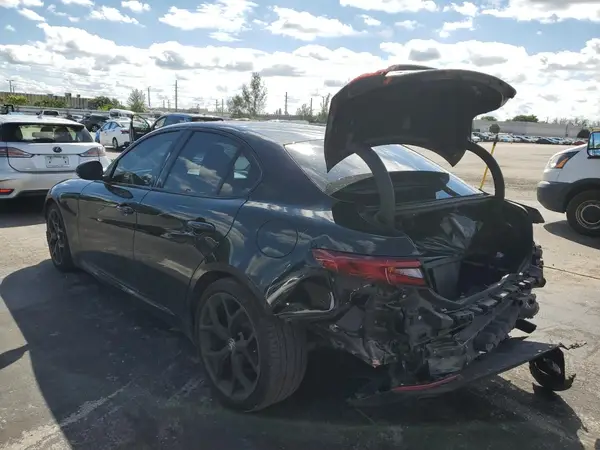 ZARFAMAN2K7622530 2019 ALFA ROMEO GIULIA - Image 2