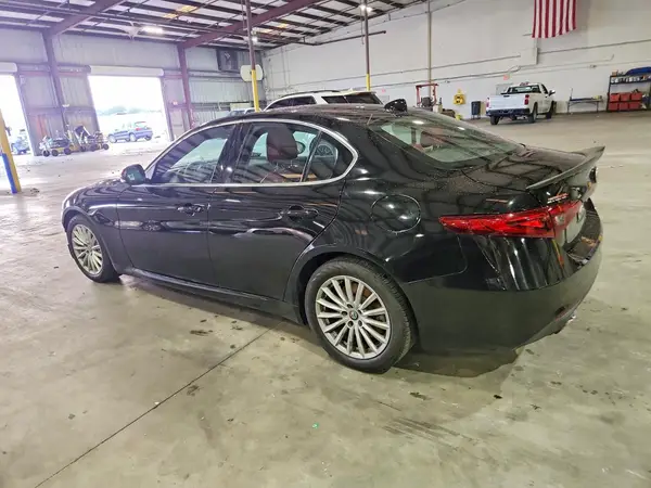 ZARFAMAN2M7641548 2021 ALFA ROMEO GIULIA - Image 2