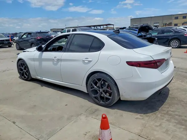ZARFAMAN3L7636972 2020 ALFA ROMEO GIULIA - Image 2