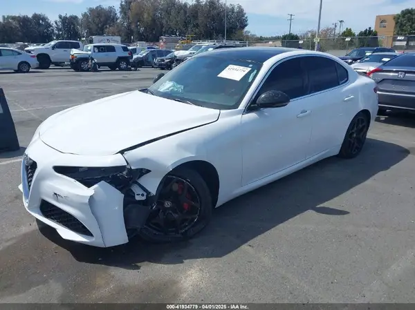 ZARFAMAN4K7621122 2019 ALFA ROMEO GIULIA - Image 2
