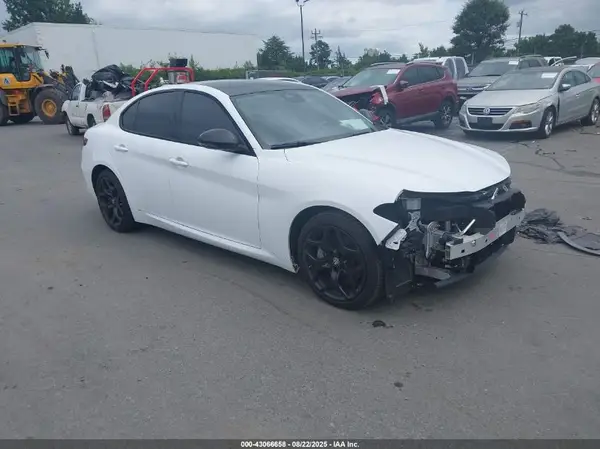 ZARFAMAN4M7648923 2021 ALFA ROMEO GIULIA