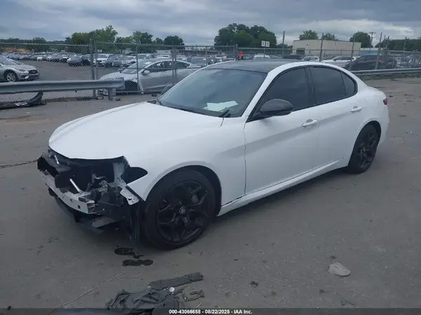 ZARFAMAN4M7648923 2021 ALFA ROMEO GIULIA - Image 2