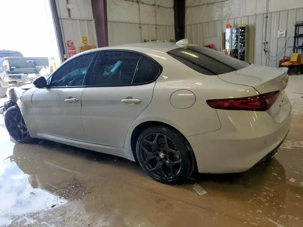ZARFAMAN4M7649117 2021 ALFA ROMEO GIULIA - Image 2
