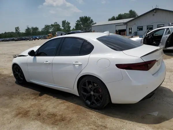ZARFAMAN5K7622697 2019 ALFA ROMEO GIULIA - Image 2