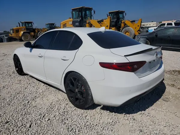 ZARFAMAN6L7630857 2020 ALFA ROMEO GIULIA - Image 2