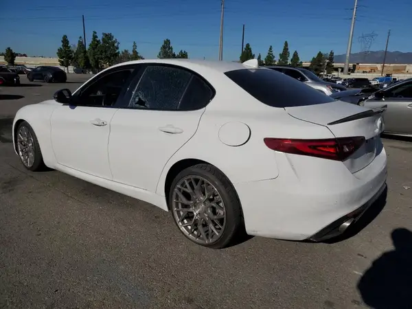 ZARFAMAN6M7648440 2021 ALFA ROMEO GIULIA - Image 2