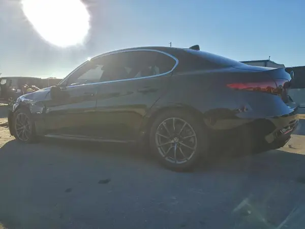 ZARFAMAN7K7600295 2019 ALFA ROMEO GIULIA - Image 2