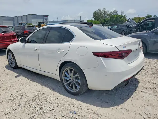 ZARFAMAN7L7634514 2017 ALFA ROMEO GIULIA - Image 2
