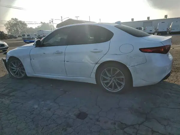 ZARFAMAN7N7655348 2022 ALFA ROMEO GIULIA - Image 2