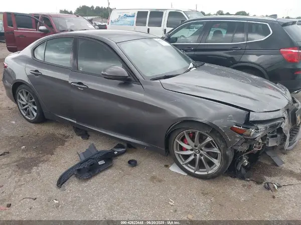 ZARFAMAN7N7659321 2022 ALFA ROMEO GIULIA - Image 1