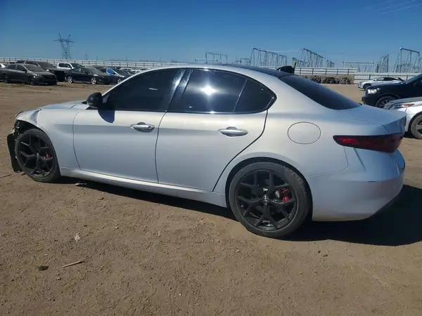 ZARFAMAN8L7637602 2020 ALFA ROMEO GIULIA - Image 2