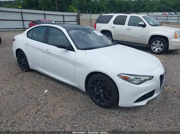 ZARFAMAN8M7639352 2021 ALFA ROMEO GIULIA - Image 1
