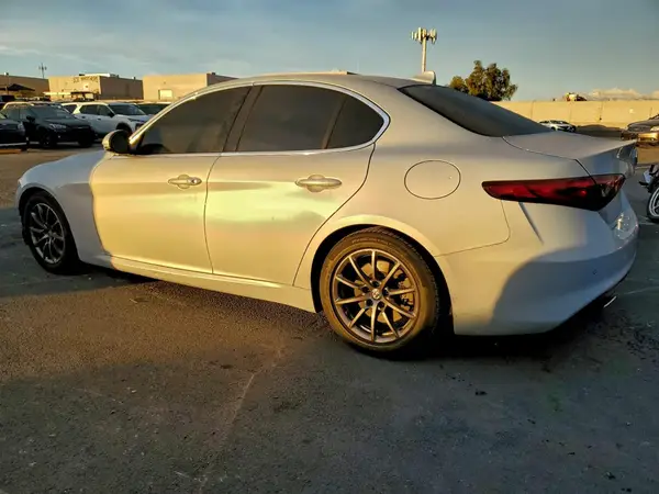 ZARFAMAN9L7626429 2020 ALFA ROMEO GIULIA - Image 2