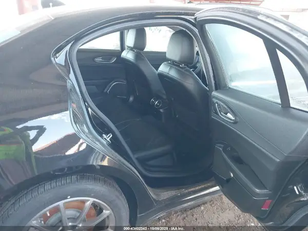 ZARFAMAN9L7630089 2020 ALFA ROMEO GIULIA - Image 8