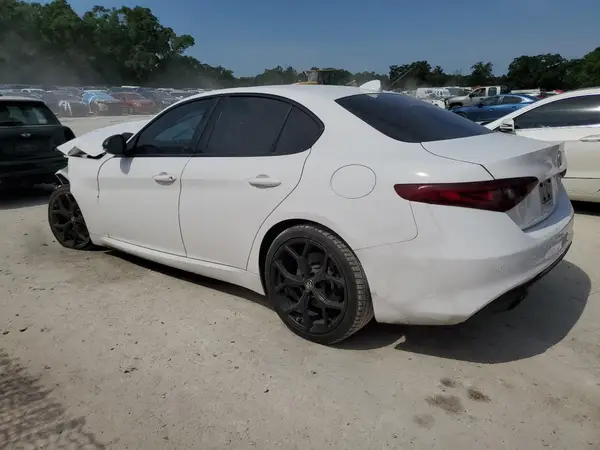 ZARFAMAN9L7632375 2020 ALFA ROMEO GIULIA - Image 2