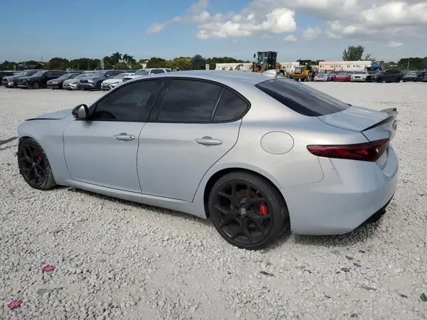 ZARFAMAN9L7636684 2020 ALFA ROMEO GIULIA - Image 2