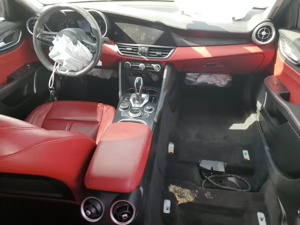 ZARFAMAN9L7636684 2020 ALFA ROMEO GIULIA - Image 8