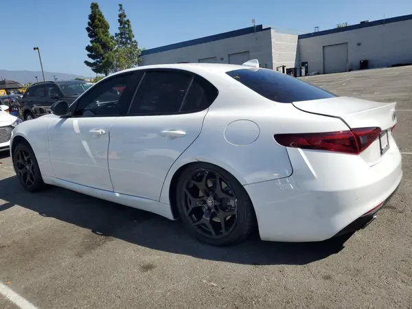 ZARFAMAN9M7643717 2021 ALFA ROMEO GIULIA - Image 2