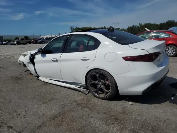 ZARFAMANXK7598378 2019 ALFA ROMEO GIULIA - Image 2