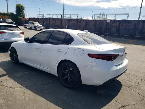 ZARFAMANXK7599336 2019 ALFA ROMEO GIULIA - Image 2