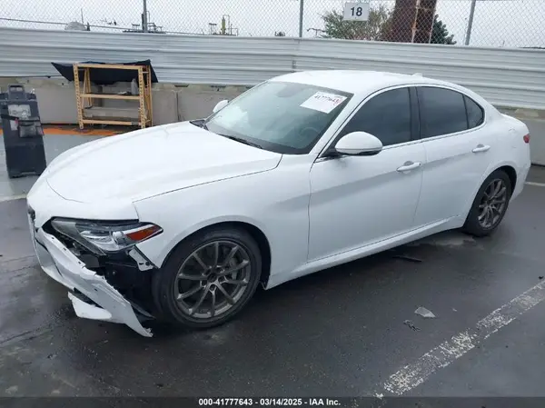 ZARFAMANXK7600498 2019 ALFA ROMEO GIULIA - Image 2