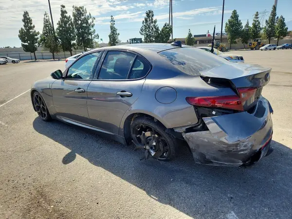 ZARFAMANXK7620816 2019 ALFA ROMEO GIULIA - Image 2