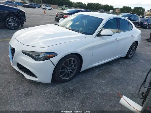 ZARFAMANXK7622081 2019 ALFA ROMEO GIULIA - Image 2