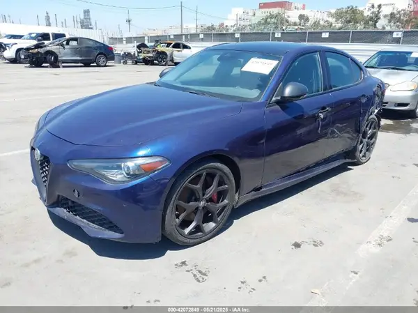 ZARFAMANXL7626343 2020 ALFA ROMEO GIULIA - Image 2